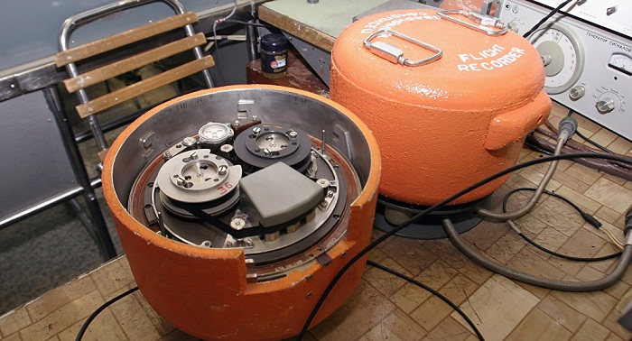Flight recorders of Russia`s crash-landed Il-18 to be sent for lab inspections 